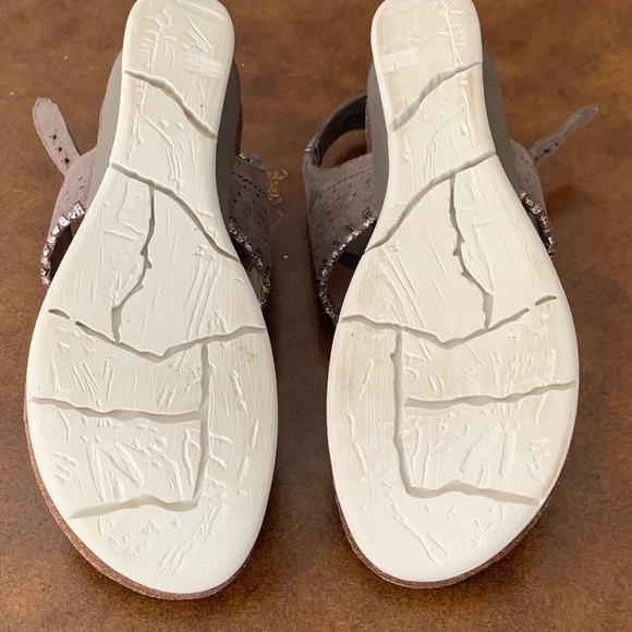 Shoes - Picture 2 of 6